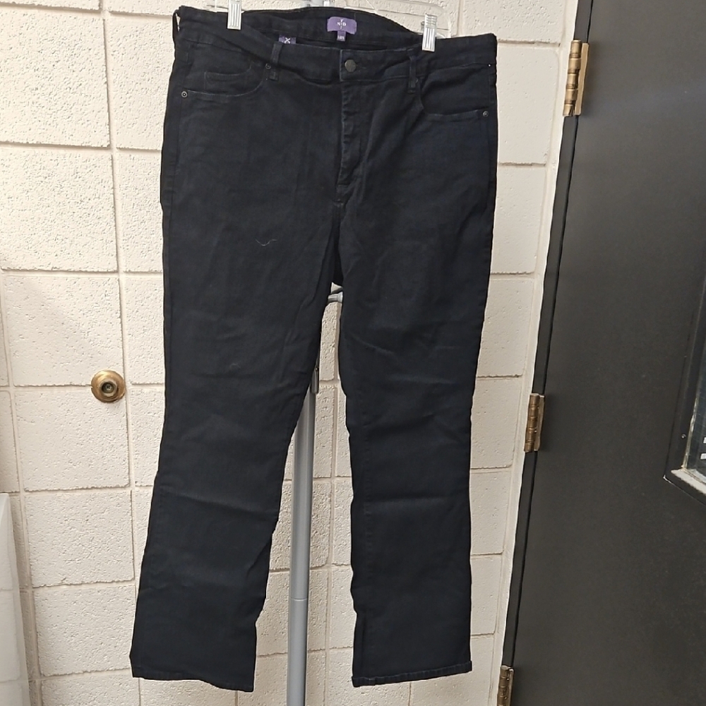 NYDJ Black Straight Leg Jeans Classic Style